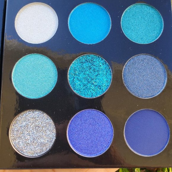 Blue Moon Eyeshadow Palette - Picture 3 of 7
